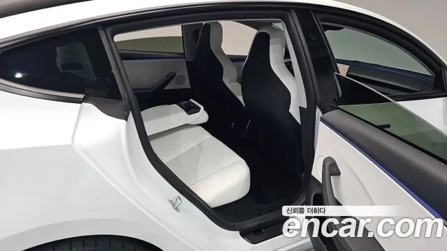 Tesla Model 3 — Фото автомобиля 3