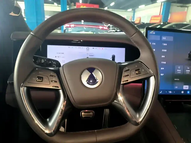 Denza Z9GT — Фото автомобиля 10