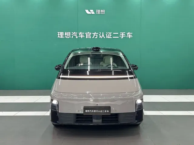 Li Auto MEGA — Фото автомобиля 2