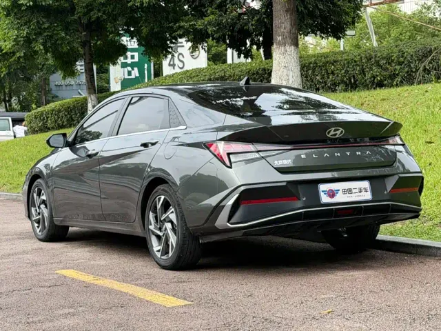 Hyundai Elantra — Фото автомобиля 4