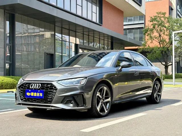Фотография автомобиля — Audi A4L