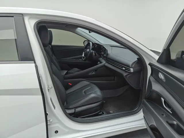 Hyundai Elantra — Фото автомобиля 18