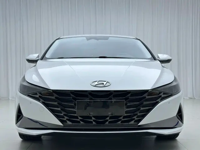 Hyundai Elantra — Фото автомобиля 2