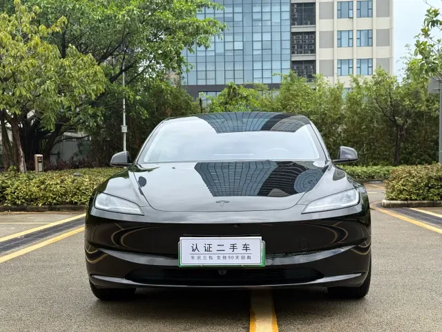 Tesla Model 3 — Фото автомобиля 2