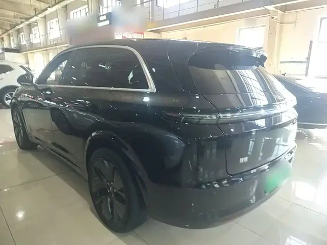 Li Auto L7 — Фото автомобиля 4