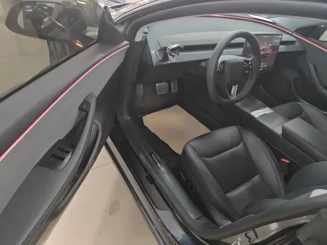 Tesla Model 3 — Фото автомобиля 15
