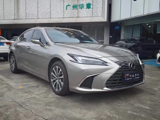 Lexus ES — Фото автомобиля 3