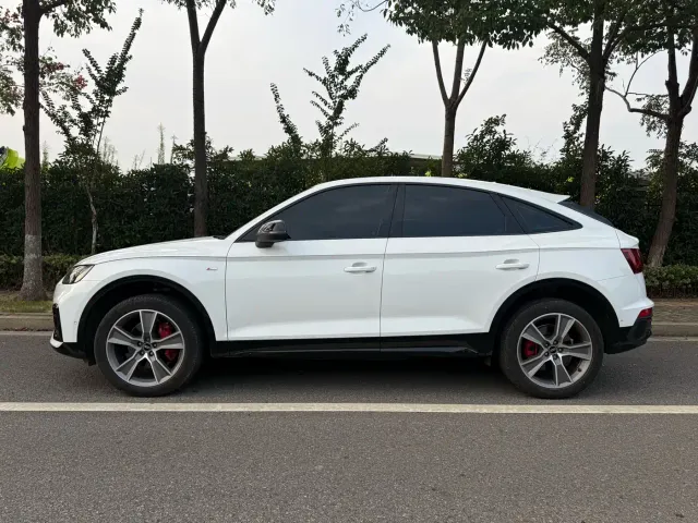 Audi Q5L Sportback — Фото автомобиля 9