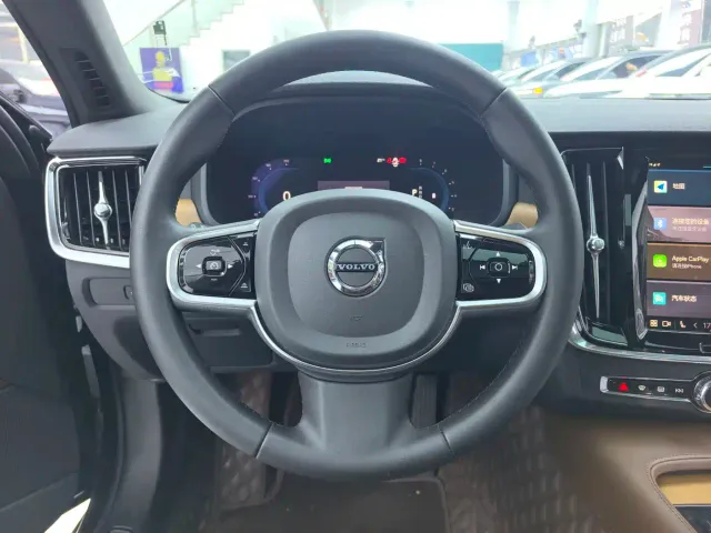 Volvo S90 — Фото автомобиля 8