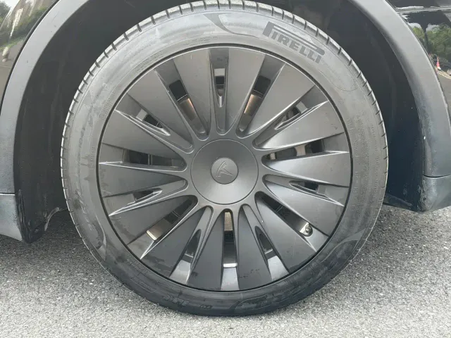 Tesla Model Y — Фото автомобиля 8