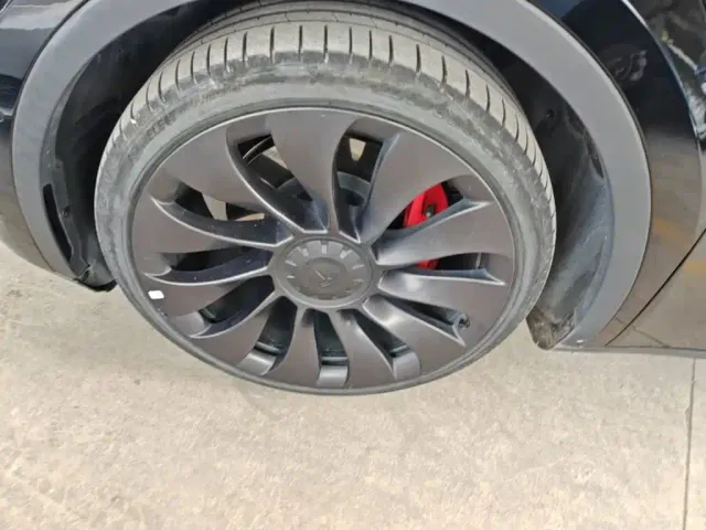 Tesla Model Y — Фото автомобиля 22