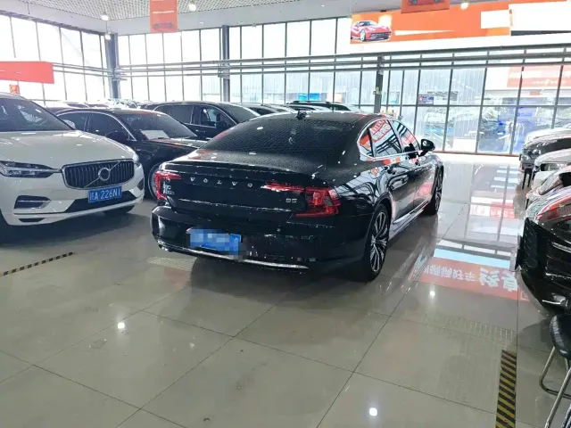 Volvo S90 — Фото автомобиля 4