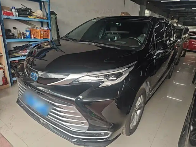Фотография автомобиля — Toyota Sienna