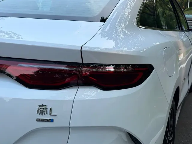 BYD Qin L — Фото автомобиля 9