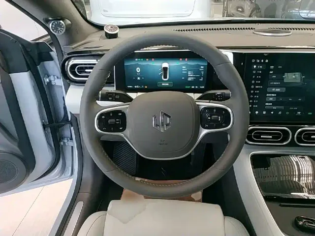 Leapmotor C01 — Фото автомобиля 10