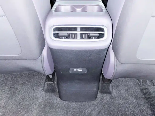 Leapmotor C10 — Фото автомобиля 23