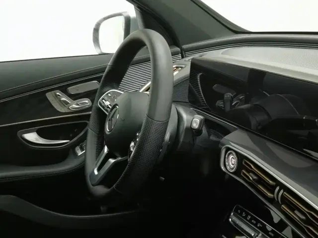 Mercedes-Benz EQC — Фото автомобиля 22