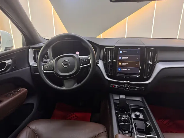 Volvo XC60 — Фото автомобиля 18