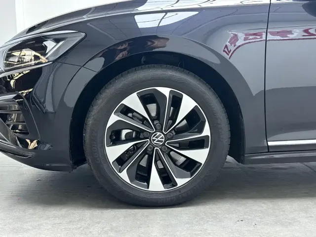Volkswagen Passat — Фото автомобиля 15