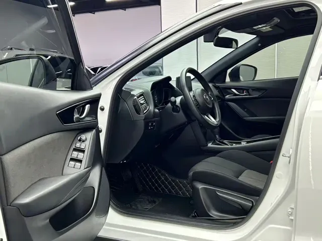 Mazda CX-4 — Фото автомобиля 10