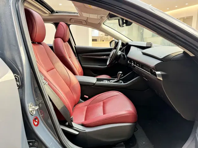 Mazda Axela — Фото автомобиля 7