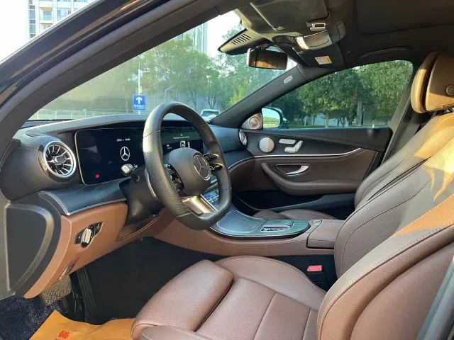 Mercedes-Benz E-Class — Фото автомобиля 4