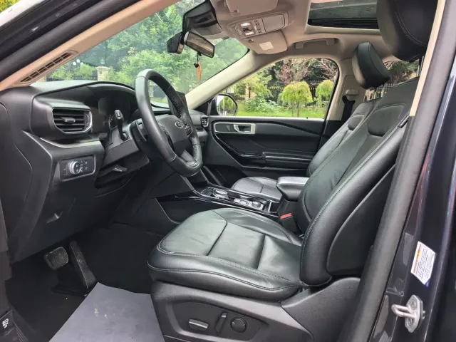 Ford Explorer — Фото автомобиля 4