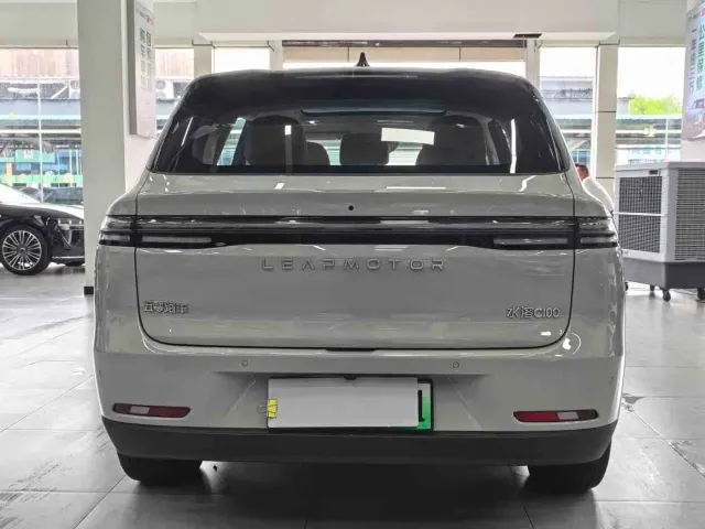 Leapmotor C10 — Фото автомобиля 12