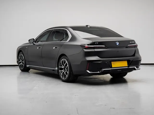 BMW i7 — Фото автомобиля 3