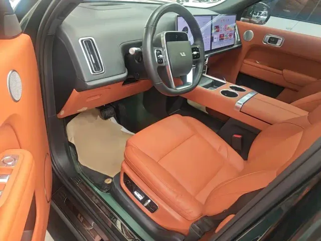 Li Auto L8 — Фото автомобиля 14