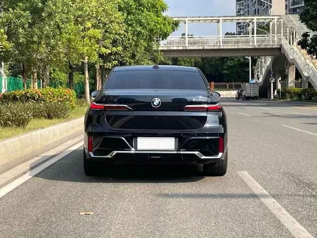 BMW 7 Series — Фото автомобиля 4