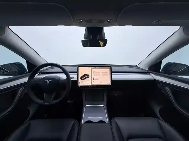 Tesla Model Y — Фото автомобиля 10