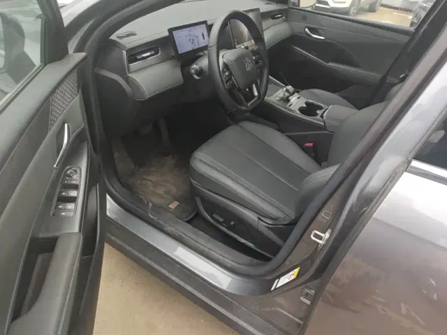 BYD Qin L — Фото автомобиля 15