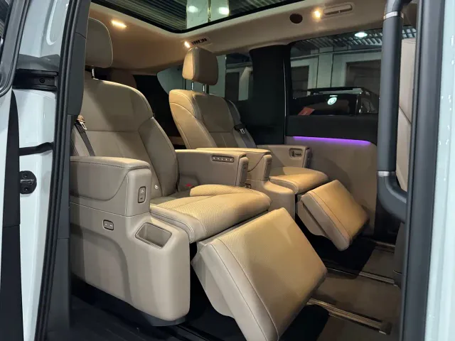 Li Auto MEGA — Фото автомобиля 5