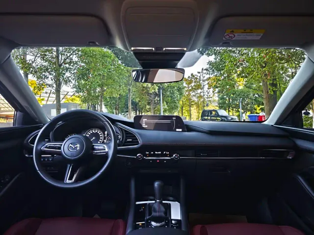 Mazda Axela — Фото автомобиля 12