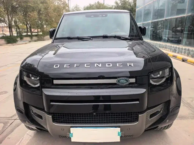 Land Rover Defender — Фото автомобиля 2