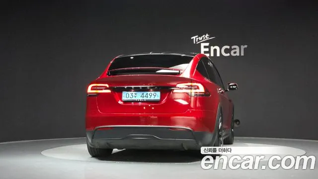 Tesla Model X — Фото автомобиля 4