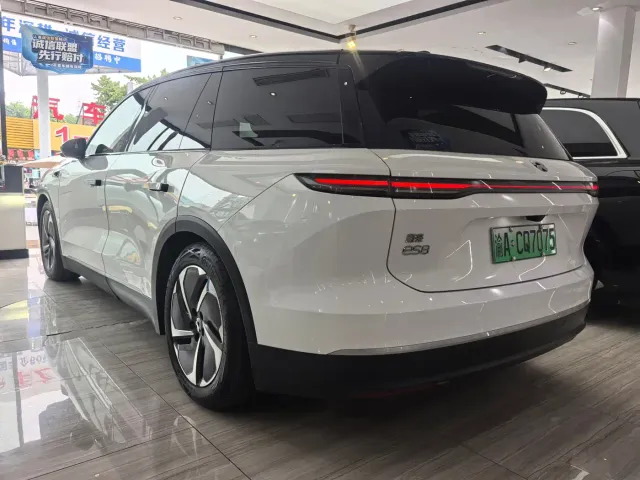 Nio ES8 — Фото автомобиля 3
