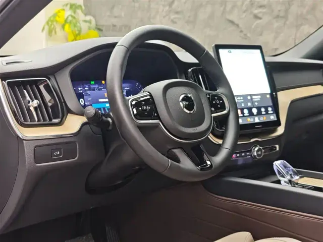 Volvo XC60 — Фото автомобиля 7