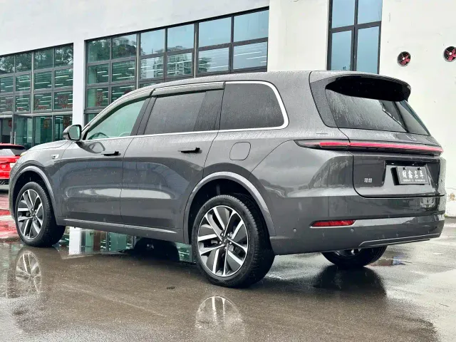 Li Auto L9 — Фото автомобиля 13