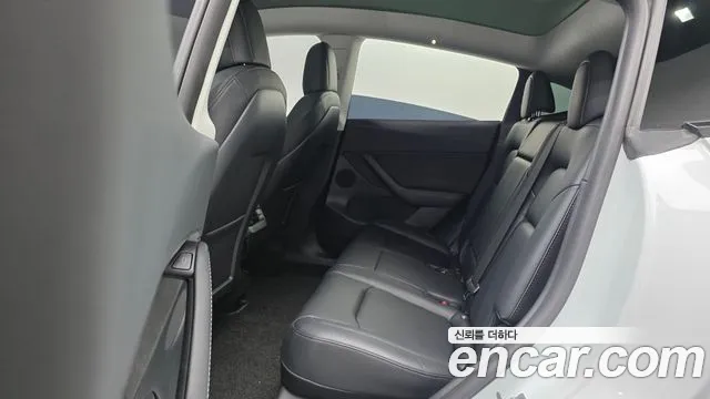 Tesla Model Y — Фото автомобиля 18