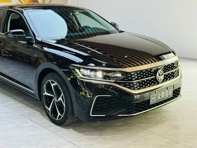Volkswagen Passat — Фото автомобиля 5