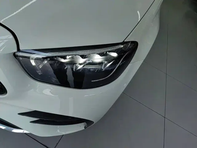 Mercedes-Benz E-Class — Фото автомобиля 23