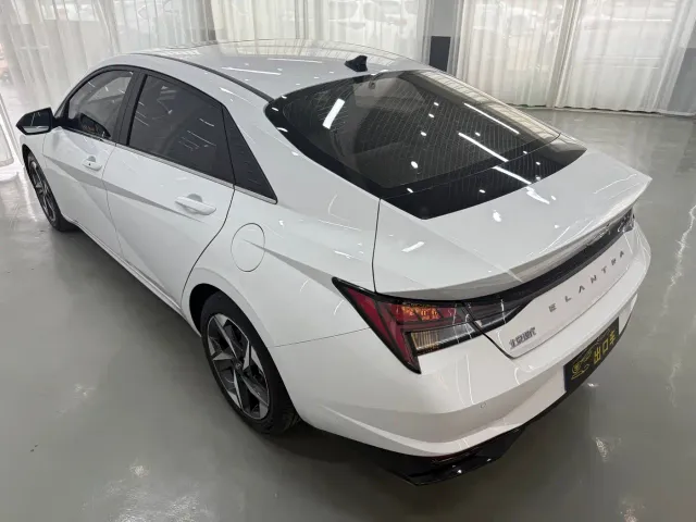 Hyundai Elantra — Фото автомобиля 4