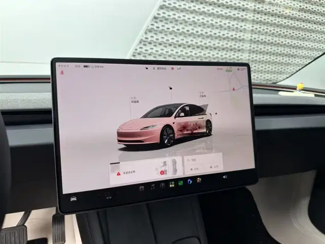 Tesla Model 3 — Фото автомобиля 6