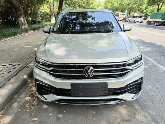Volkswagen Tiguan L — Фото автомобиля 2