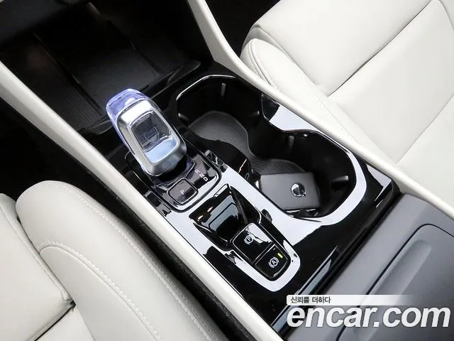 Volvo XC40 — Фото автомобиля 16