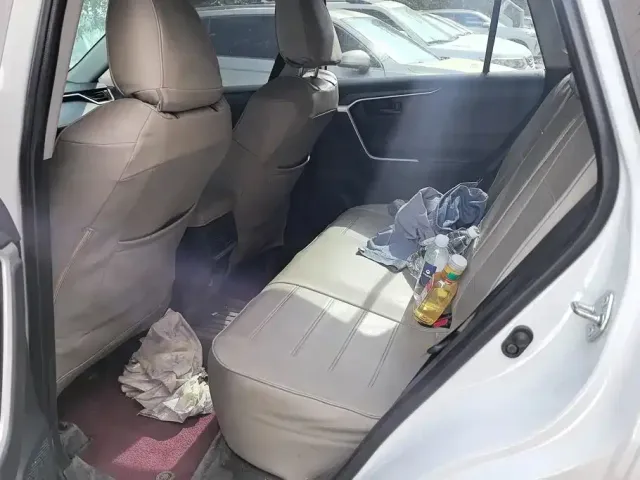 Toyota RAV4 — Фото автомобиля 11