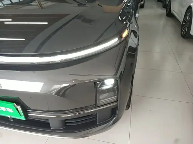 Li Auto L8 — Фото автомобиля 23