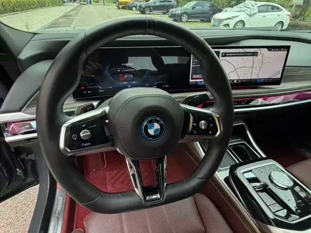 BMW i7 — Фото автомобиля 13